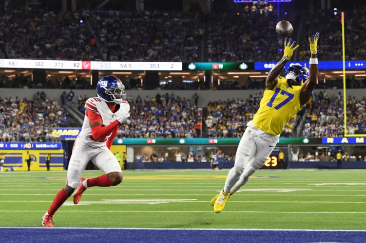 Davante Adams, Matthew Stafford lead Rams past Giants